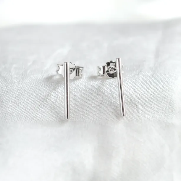 Gold minimalist earrings lines MALTE Image