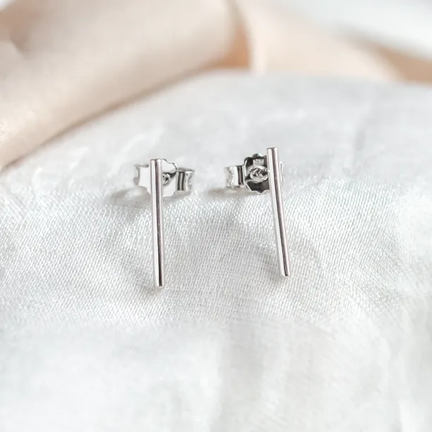 Gold minimalist earrings lines MALTE Image