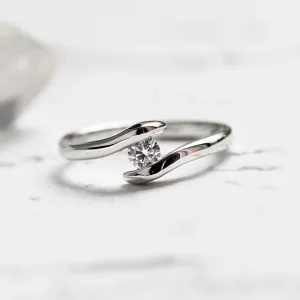 Zásnubní zlatý prsten s diamantem LEA