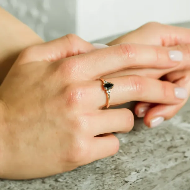 Netradiční zásnubní prsten s černým diamantem BLACKIE Image