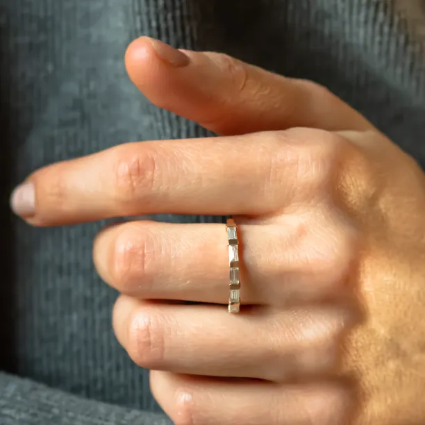 Netradiční prsten s baguette moissanity VANNES Image