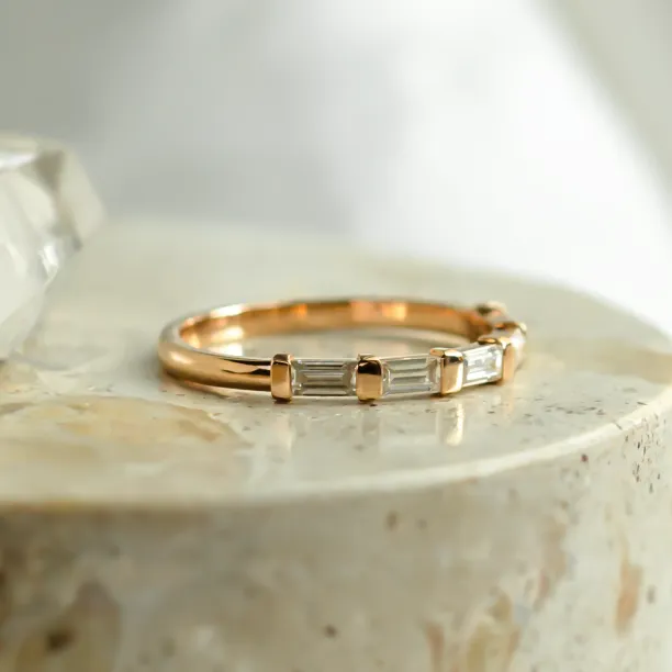 Netradiční prsten s baguette moissanity VANNES Image