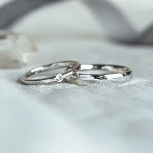 Jednoduché zlaté snubní prsteny s diamantem TAUPE