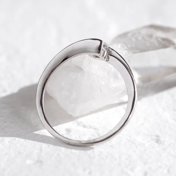 Originální zásnubní prsten s diamantem HELSE Image