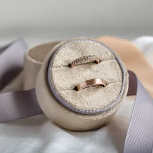 Luxusní snubní zlaté diamantové prsteny KNEDE Thumbnail