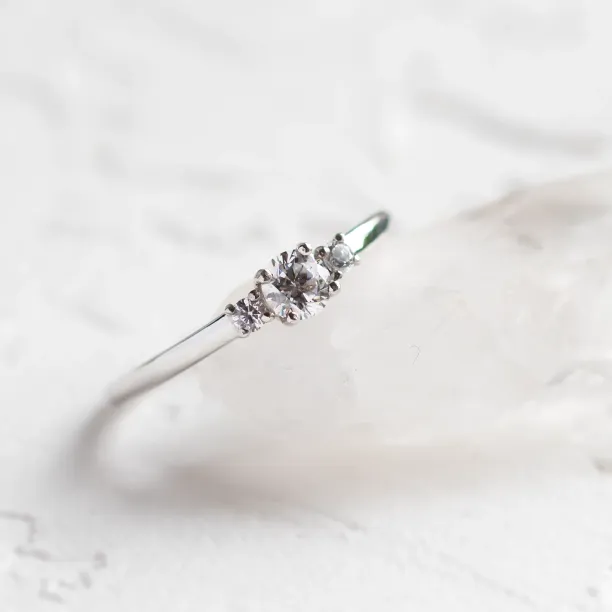 Zlatý prsten s diamanty ARETE Image