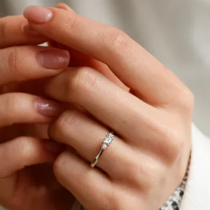 Zlatý prsten s diamanty ARETE Thumbnail