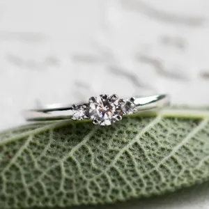 Zlatý prsten s diamanty ARETE Thumbnail