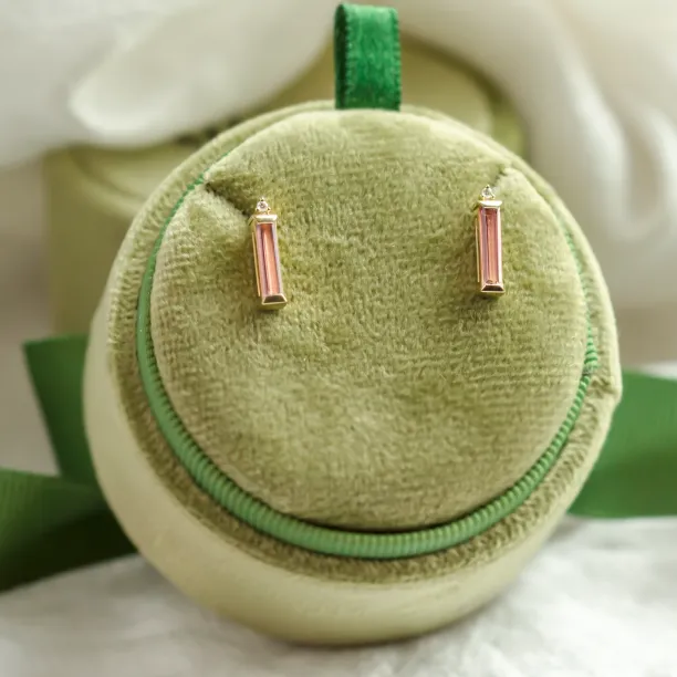 Geometrické náušnice s růžovými safíry a diamanty QUINN Image