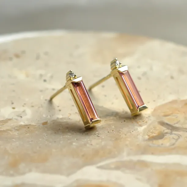 Geometrické náušnice s růžovými safíry a diamanty QUINN Image