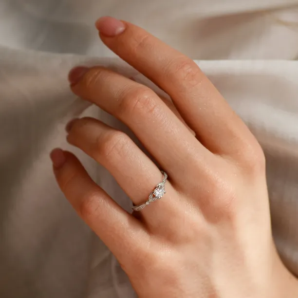 Zásnubní zlatý prsten s diamanty KREKE Image