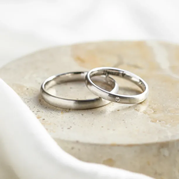 Komfortní matné snubní prsteny s diamantem z bílého zlata IDAHO Image