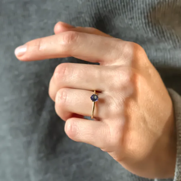 Minimalistický zásnubní prsten s tanzanitem TANJA Image