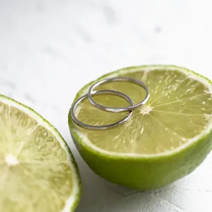 Minimalistické snubní prsteny s tepaným povrchem GOLED Thumbnail