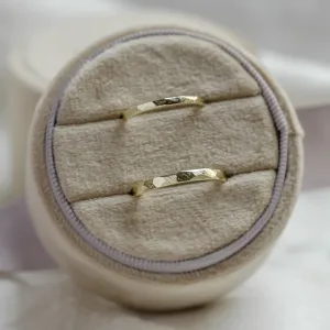 Minimalistické snubní prsteny s tepaným povrchem GOLED Thumbnail