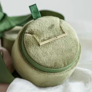 Zlatý náhrdelník v minimalistickém stylu s libovolným gravírem OSA Thumbnail