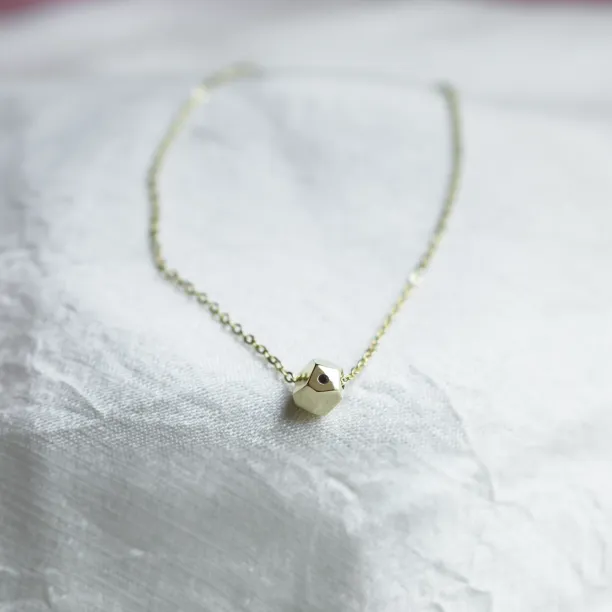 Zlatý náramek s atypickou kostkou a diamantem GIMLE Image