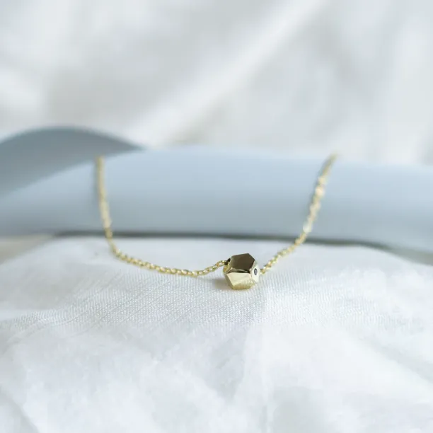 Zlatý náramek s atypickou kostkou a diamantem GIMLE Image