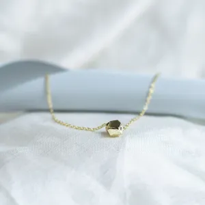 Zlatý náramek s atypickou kostkou a diamantem GIMLE