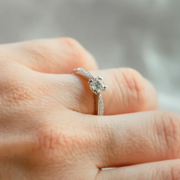 Zlatý zásnubní prsten s diamanty LOTE Image