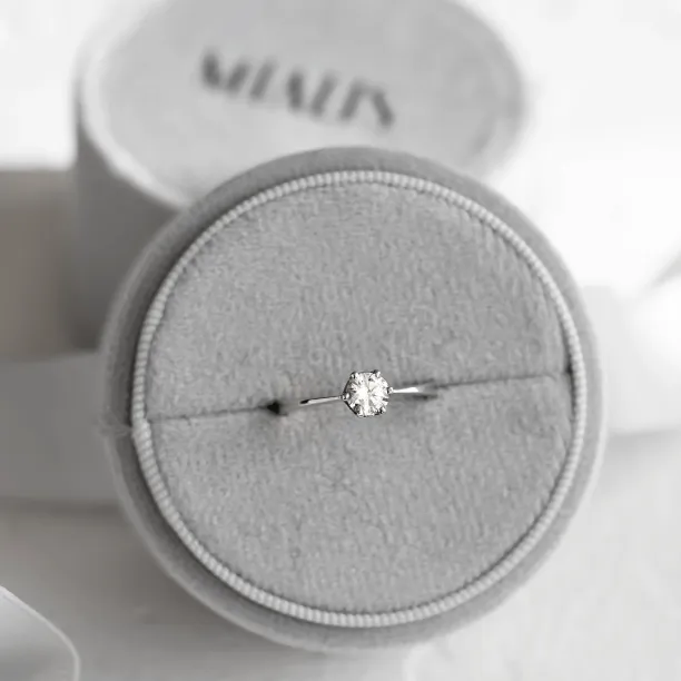 Zásnubní prsten s diamantem 0.4ct FLORA Image