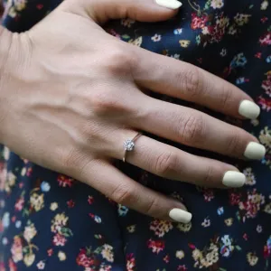 Zásnubní prsten s diamantem 0.4ct FLORA Thumbnail