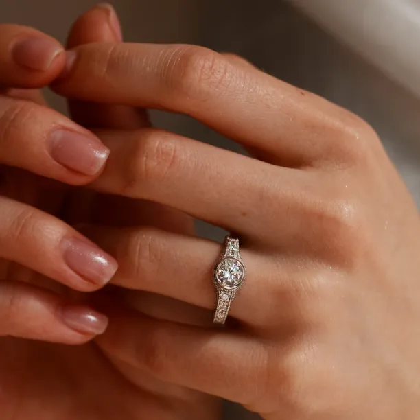 Zlatý zásnubní vintage prsten s diamanty 0.68ct OSLO Image