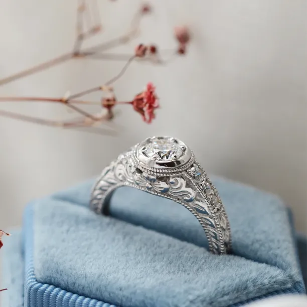 Zlatý zásnubní vintage prsten s diamanty 0.68ct OSLO Image