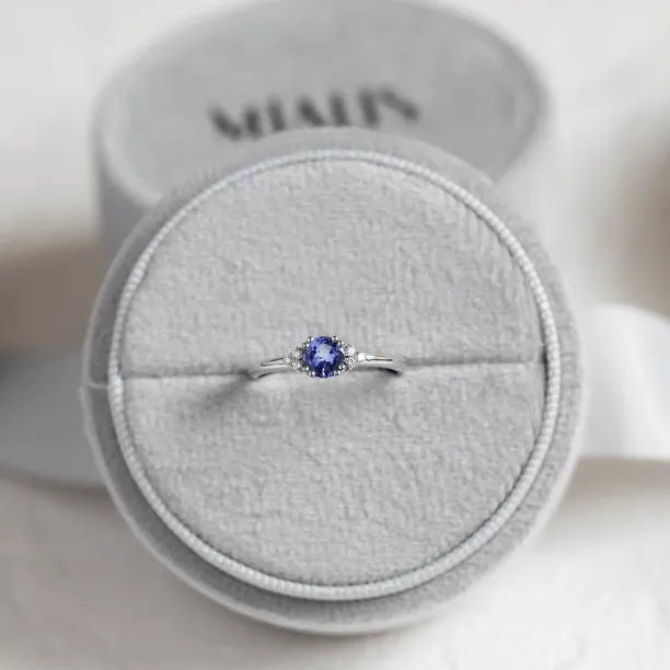 Zlatý prsten s tanzanitem a přírodními diamanty MONNYS Image