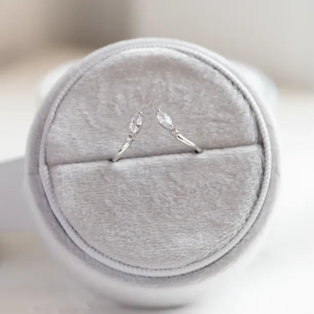 Moissanite chevron wedding ring MALCOLM Image