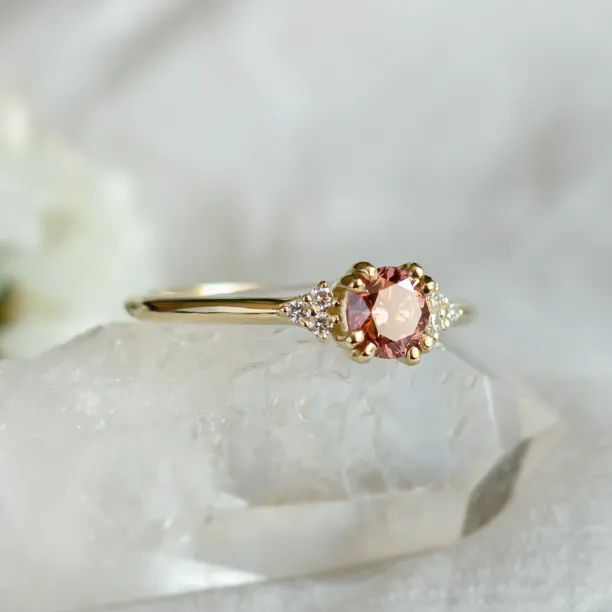 Gold ring with pink lab grown diamond and natural diamonds MONNYX Image