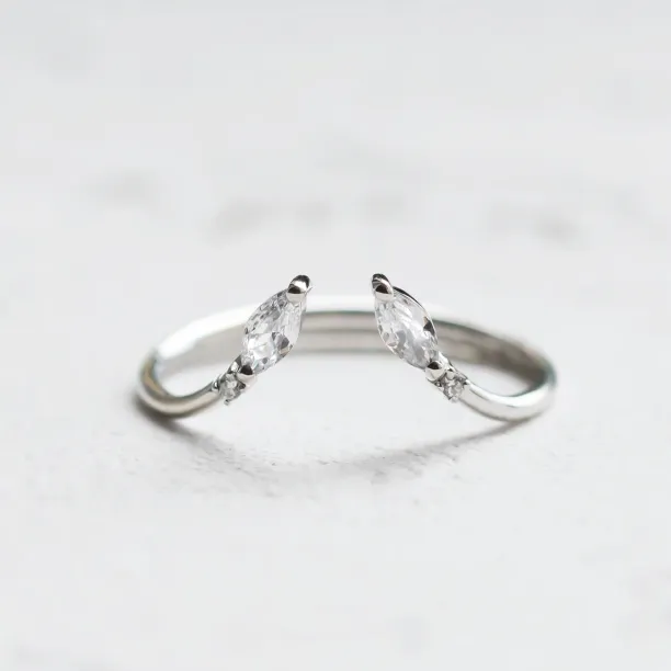 Moissanite chevron wedding ring MALCOLM Image
