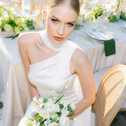 TOP trendy barvy na svatební sezónu 2026 a šperky, které je dokonale doplní