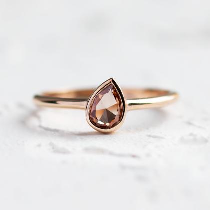 Bezel šperky: Když se uhlazený minimalismus setká s pohodlím