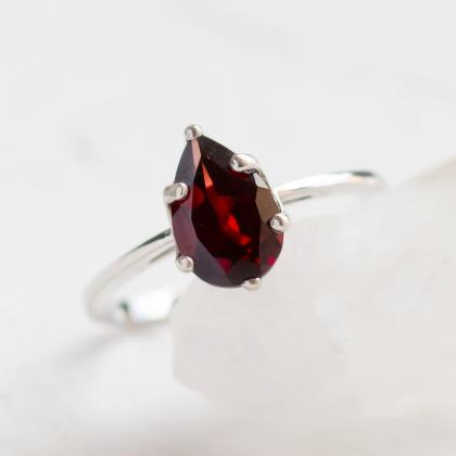 Granát, ohnivý drahokam vášně