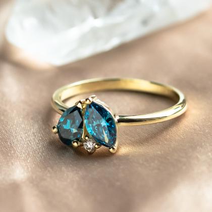 Fancy diamanty, které hrají všemi barvami