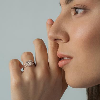 Na které ruce se nosí zásnubní prsten?