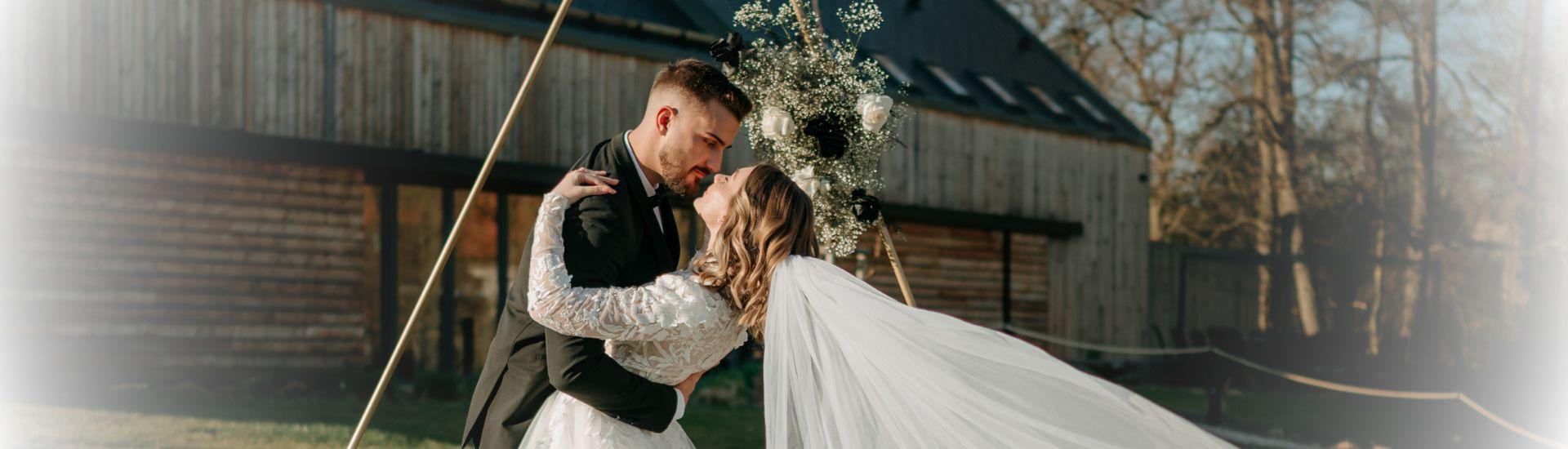 Svatební inspirace: Minimalistické snubní prsteny nikdy nevyjdou z módy