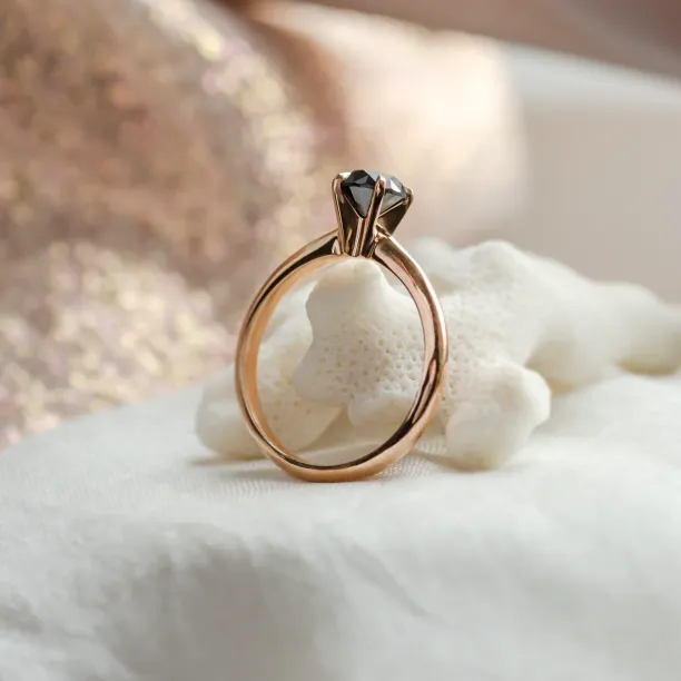 Zásnubní prsten s černým diamantem FLORA Image