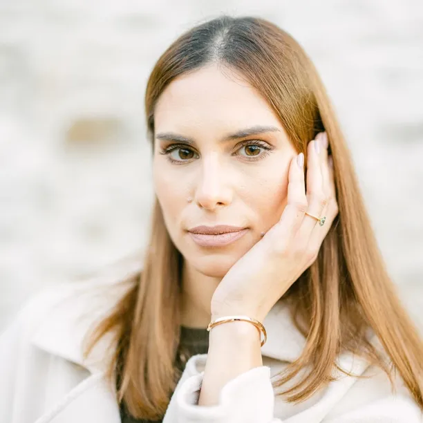 Gold ring with pear quartz OLLY Image