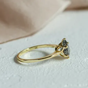 Gold ring with pear quartz OLLY Thumbnail