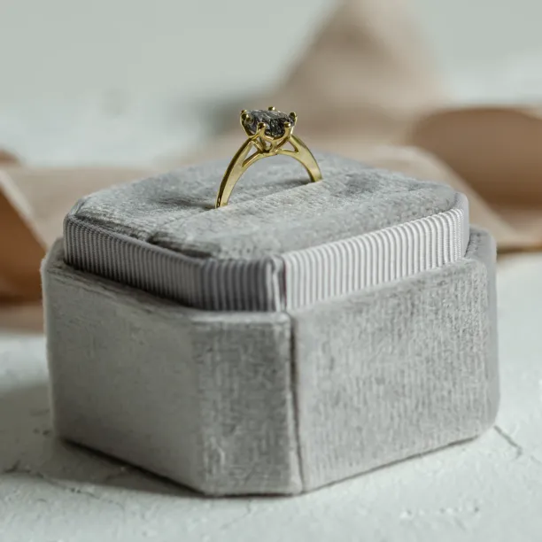 Gold ring with pear quartz OLLY Image