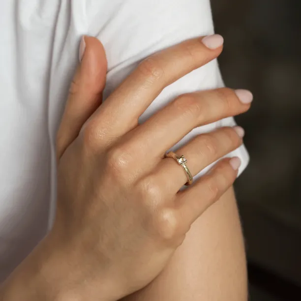 Gold branch ring with morganite DREMIA Image