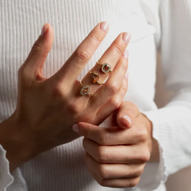 Elegantní zlatý prsten s oranžovým a bílými lab grown diamanty TIANA Image