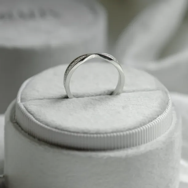 Zlatý zúžený prsten PUNTO Image