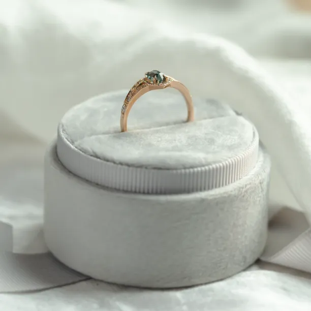 Antique teal sapphire engagement ring HARRIET Image