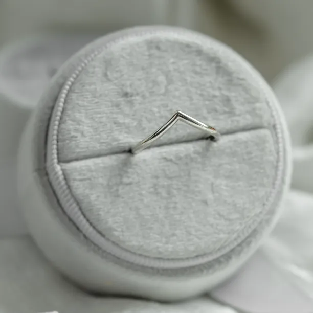 Vykrojený minimalistický prsten ze zlata VENUS Image