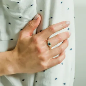 Luxury teal sapphire and diamond ring HAZEL Thumbnail