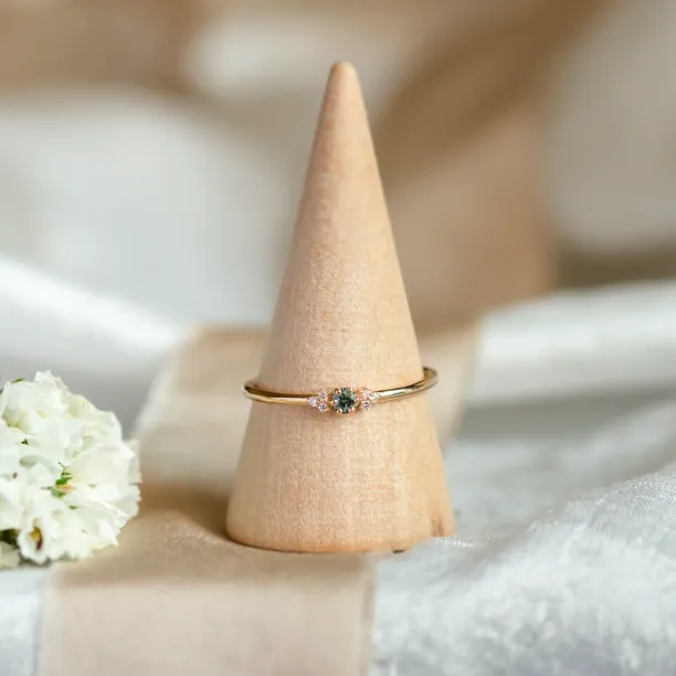 Minimalistický prsten se safírem a diamanty SABINE Image