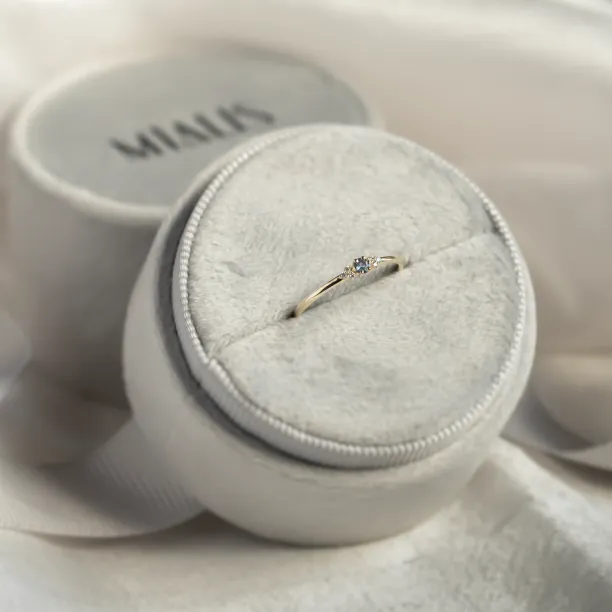 Minimalistický prsten se safírem a diamanty SABINE Image